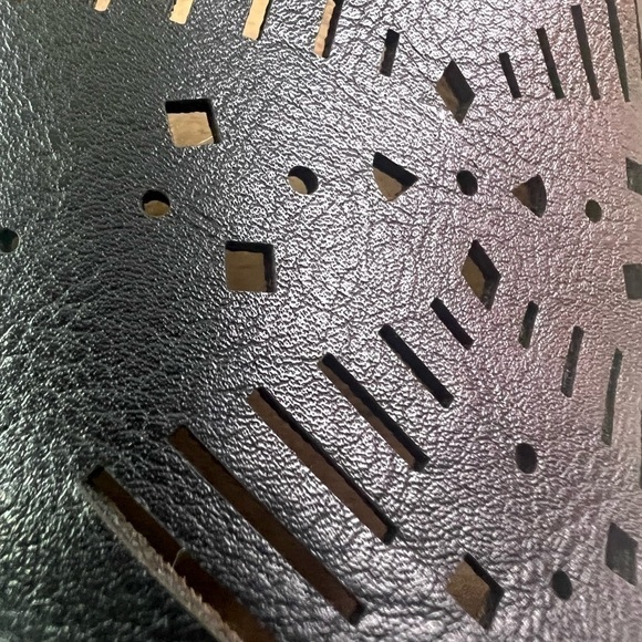 A2 by Aerosoles Women’s Black Laser Cut Out Flats Size 9 - Picture 9 of 11